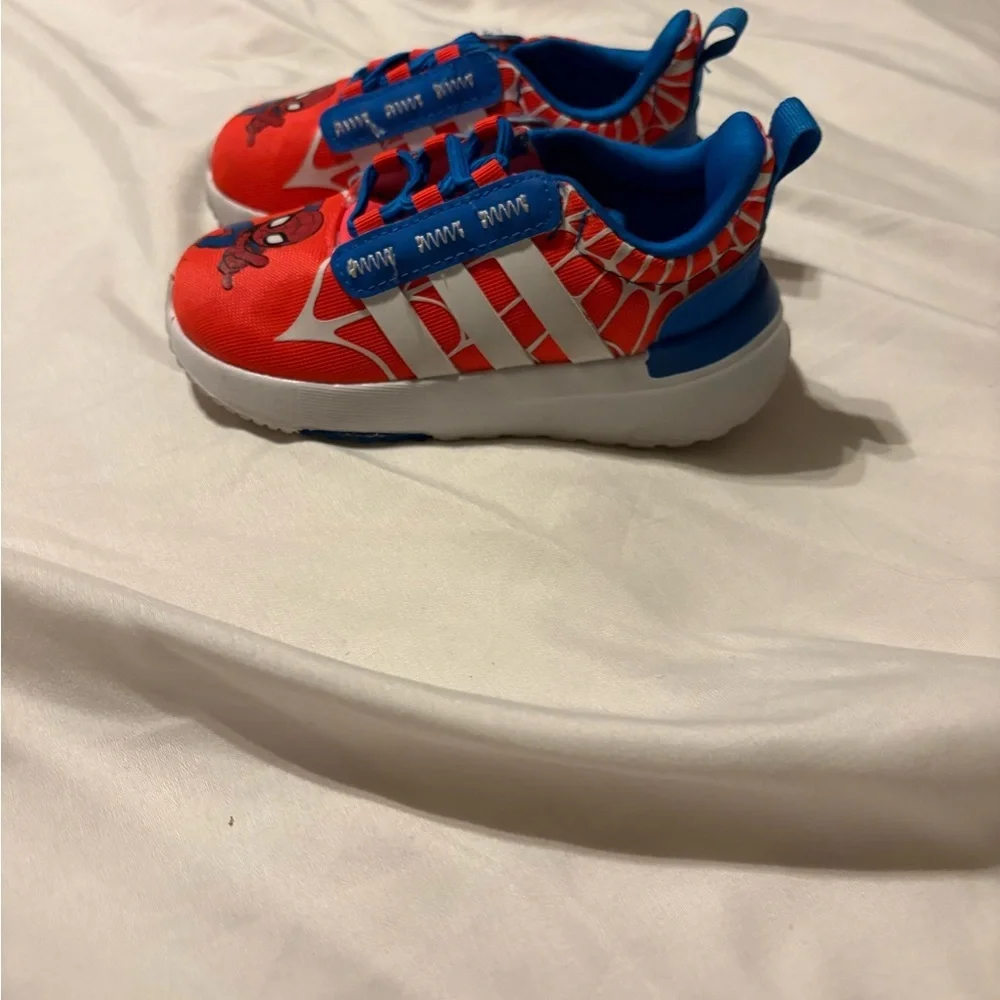 Kids Spider-Man Adidas sneakers - Picture 4 of 5